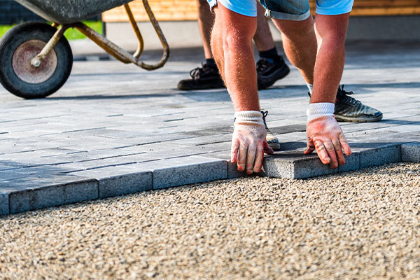 Laying a block paved driveway